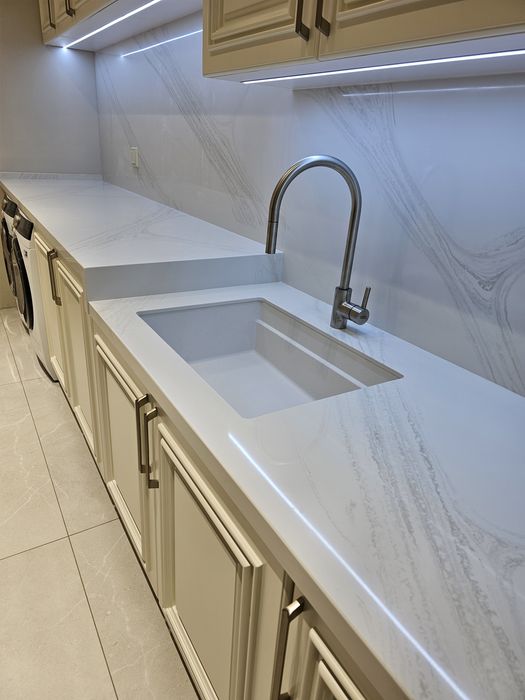 Кварц,акрил,мрамор,гранит,керамогранит