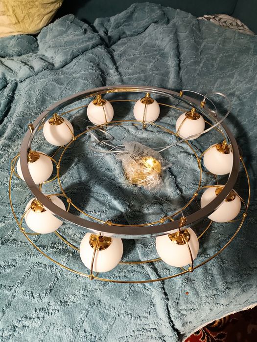 Люстра  MAYTONI новая