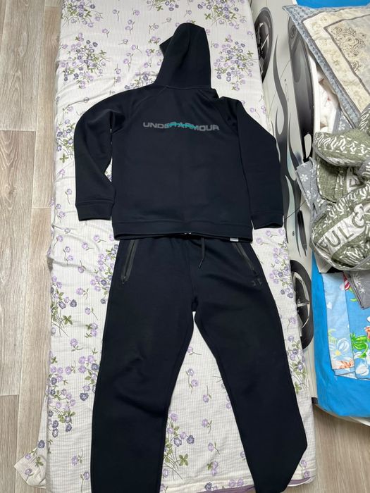 Продам спортивный костюм under armour