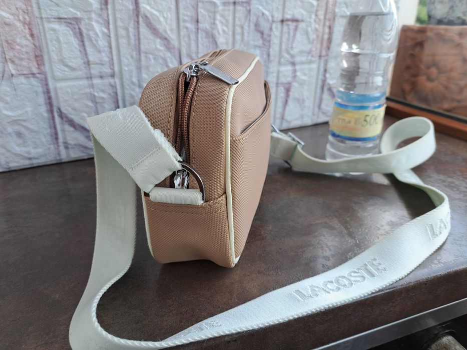 дамска чанта Lacoste,малка бежева чантичка