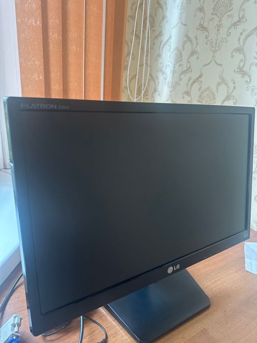 Монитор LG Flatron 20” — рабочий, недорого