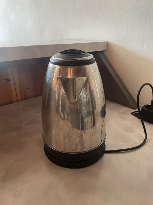 Електрически чайник за вода