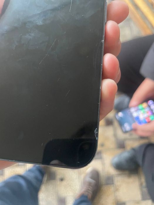 Iphone 13 pro shshasi singan boshqa aybi yoq 77% yomks 128 GB ochilmab