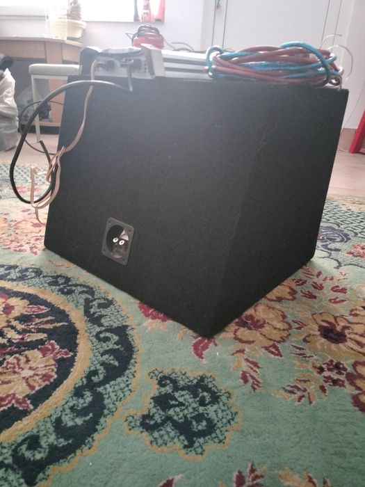 Vând subwoofer Ground zero