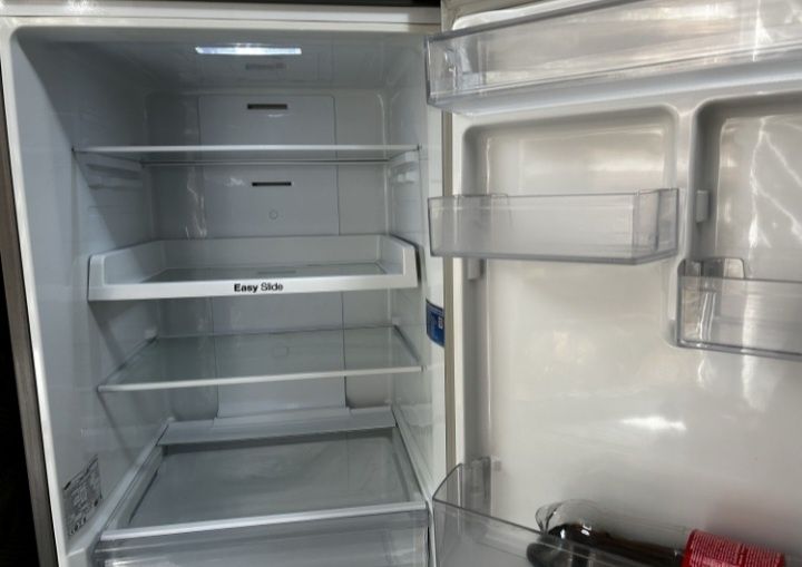 Холодильник отдам даром с проездом