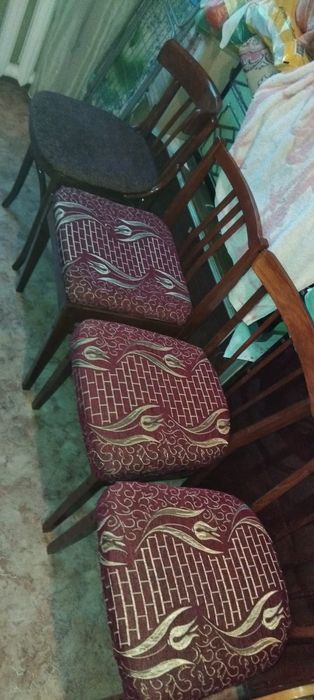 Стулья отырғыштар состояние отличное.