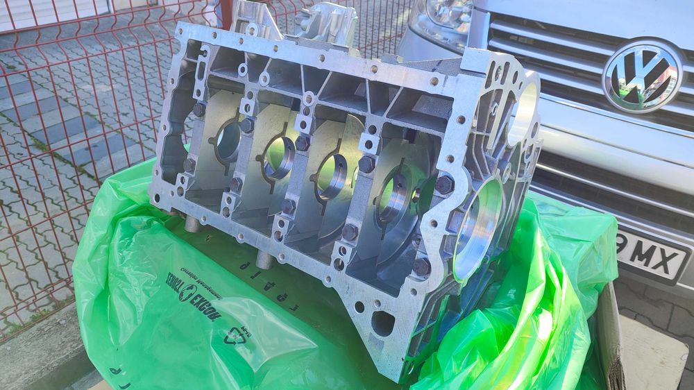 Нов Цилиндричен Блок Двигател БМВ Е90 BMW E90 N46B20