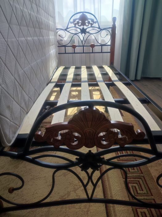 Продам спальную кровать