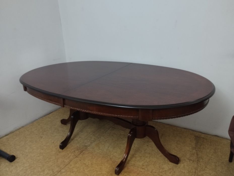 Продам стол Гостивой