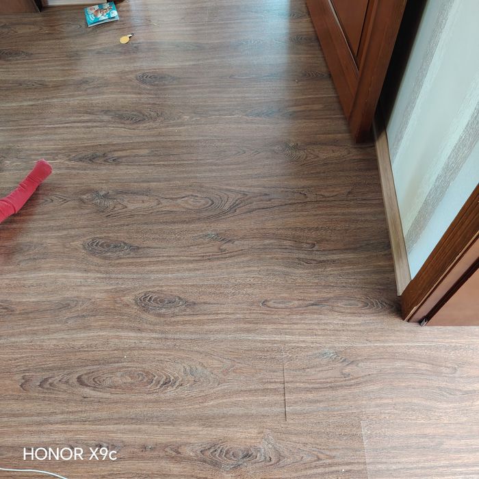 Продам бу ламинат на 142 кв. М