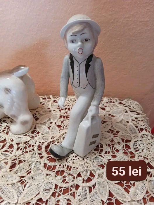 Vând bibelouri..