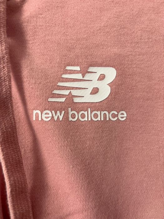 Оригинален суитшърт New Balance – Цвят „Пепел от рози“ – Размер M