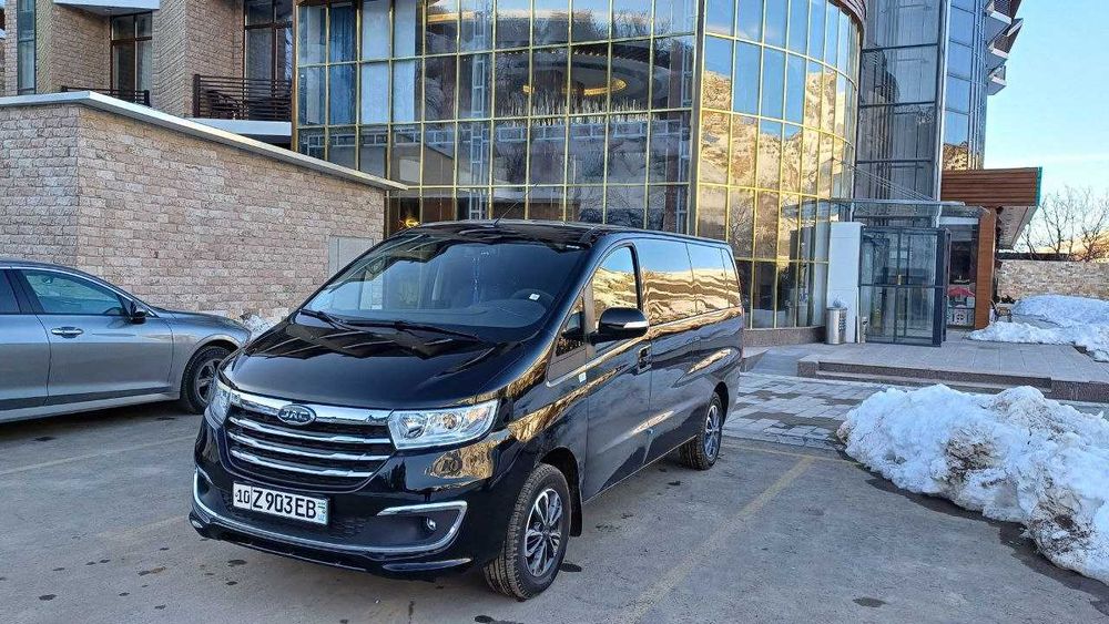 Такси.Комфортный трансфер в горы на 8 мест: Минивэн JAC M3