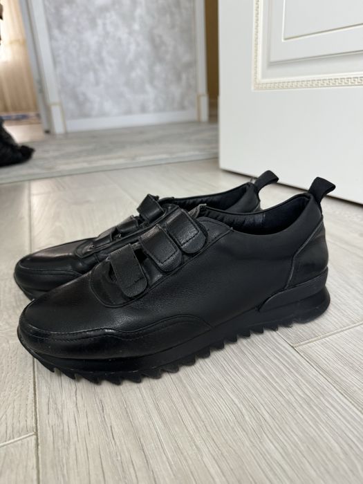 Аяқ киімдер сатылады