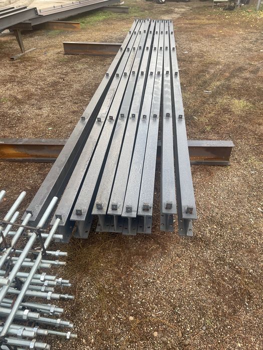 Vand o structura metalica 11,70 m latime din profile ipe 180 x 50 m (11ferme si 22 de stalpi si 600 ml de teava 60x40x2 )22stalpi la 4 m