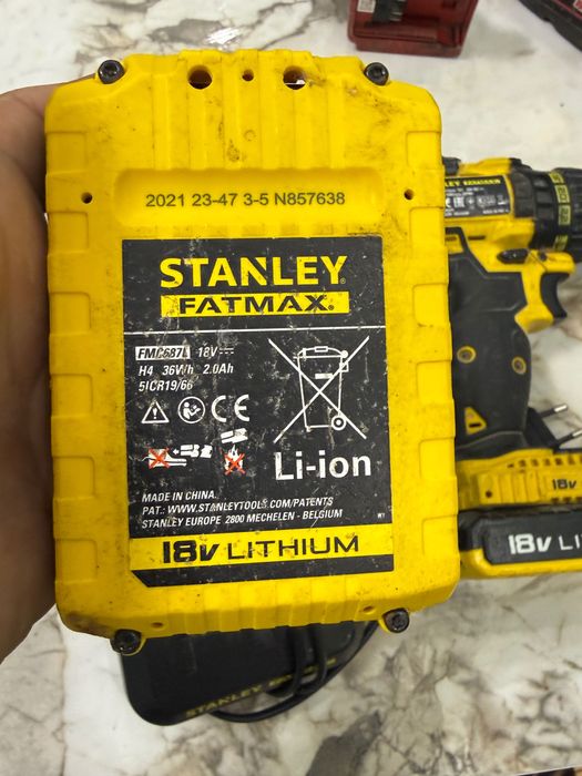 Stanley FatMax FMC600 18V – 2 батерии + зарядно Винтоверт бормашина