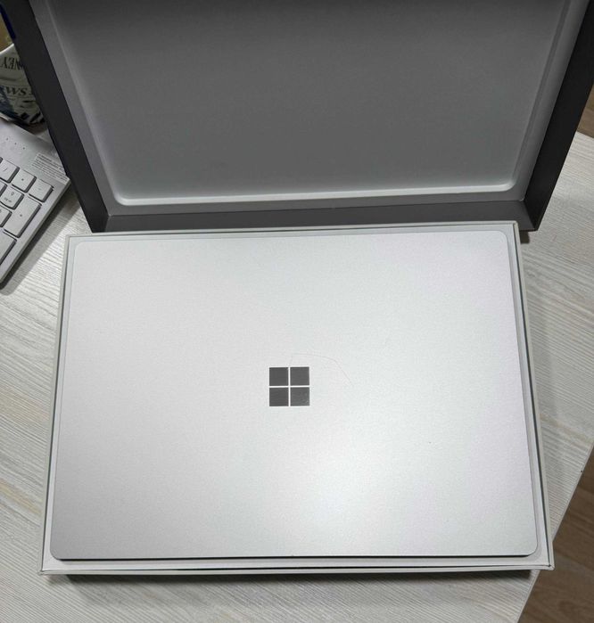 Microsoft Surface Laptop 4 15" Ips Sensorniy 2.5K /Ryzen 7 /8GB/256GB