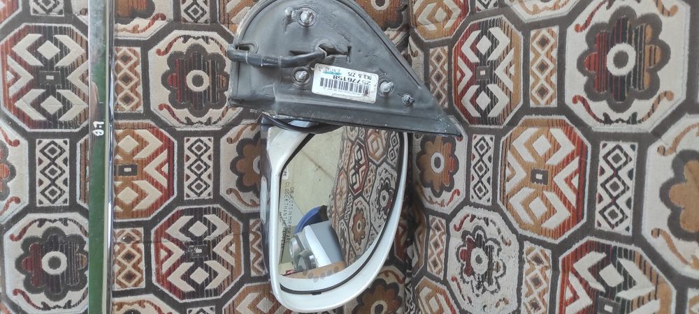 Продам зеркало на Кадиллак Эскалейд 3, 2007 года