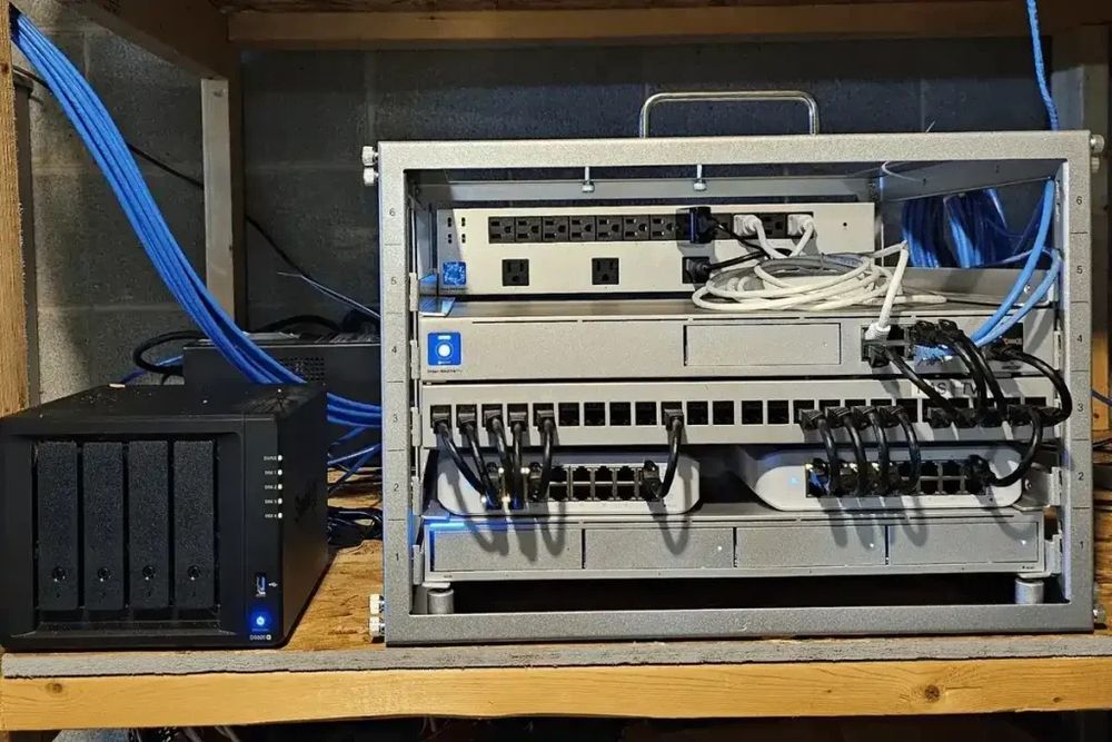 Montaj Automatizări Porți • Supraveghere Video • Control Acces • Alarm