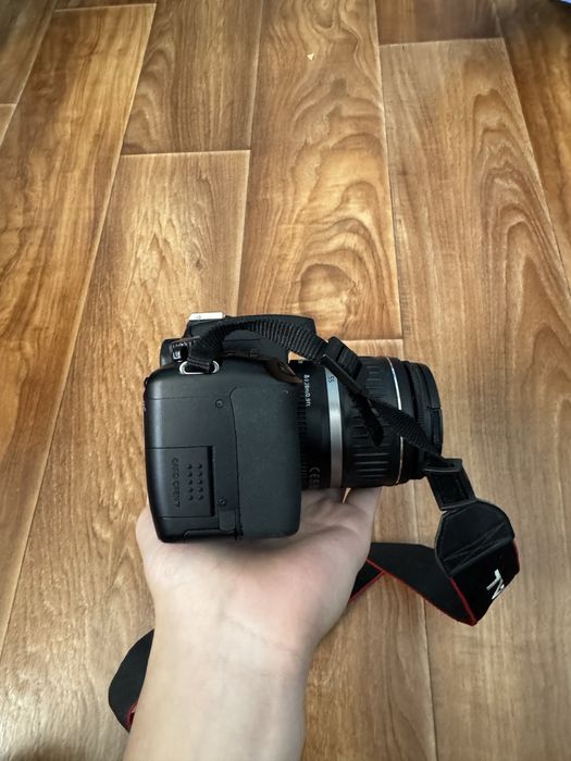 Продам камеру CANON EOS 1000D