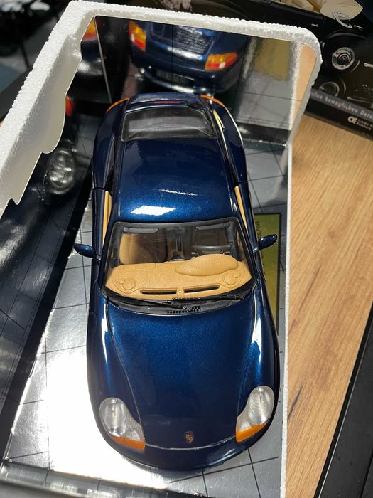 Нова метална колекционерска количка модел PORSCHE 996 1998г. 1:18