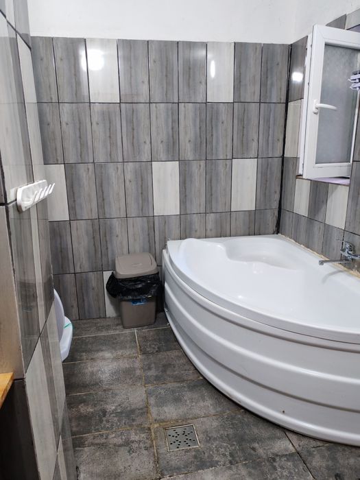 Vând apartament 4 camere