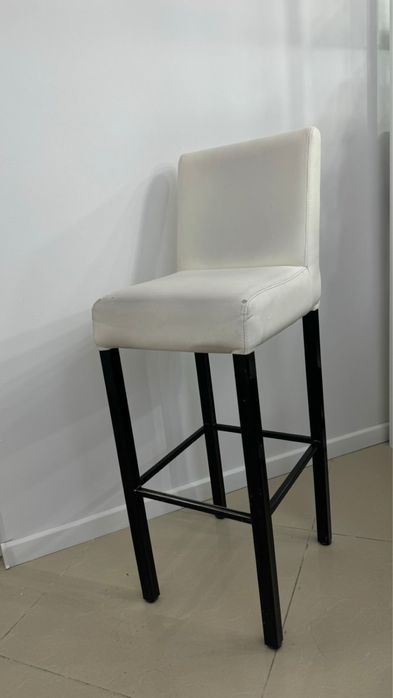 Срочно продам стол визажиста