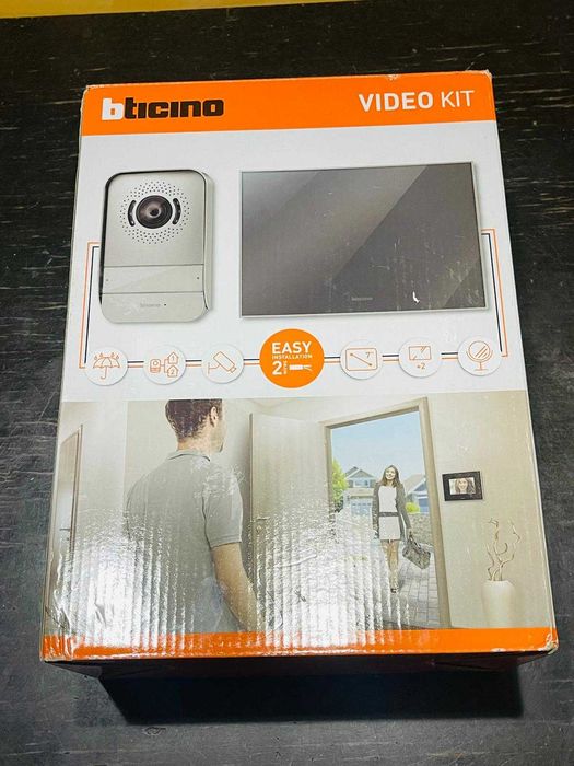 Kit video-interfon Bticino 317013 Plug-In cu monitor
