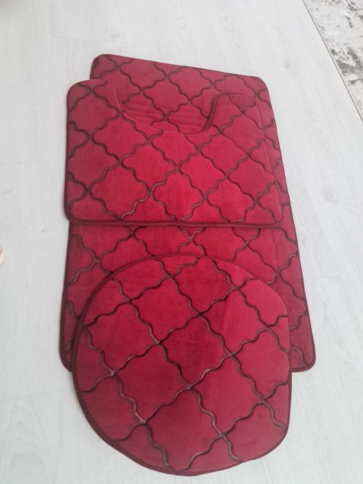 Пордавам комплект килимчета за баня  от 3 части !