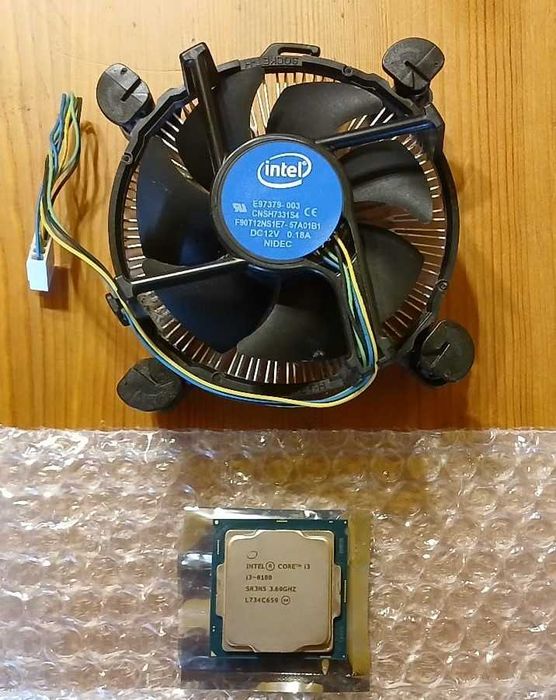 Procesor Intel Core i3-8100 Coffee Lake, 3.60GHz, 6MB, Socket 1151 + cooler