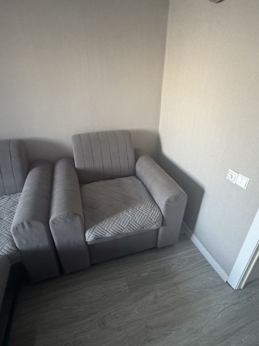 Диван с креслом