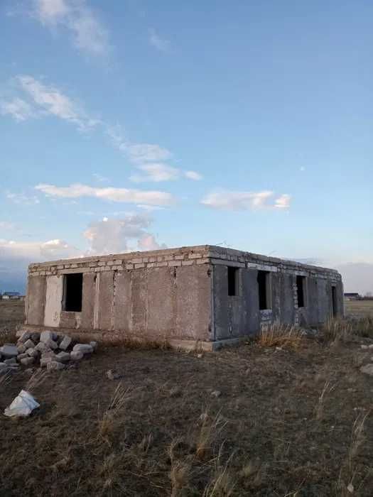 Дом, участок 10 соток.