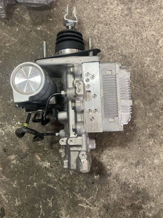 Toyota Rav 4 XA50 2.5i Hybrid 2020 година ABS Помпа