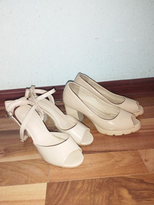 2 пары босоножек