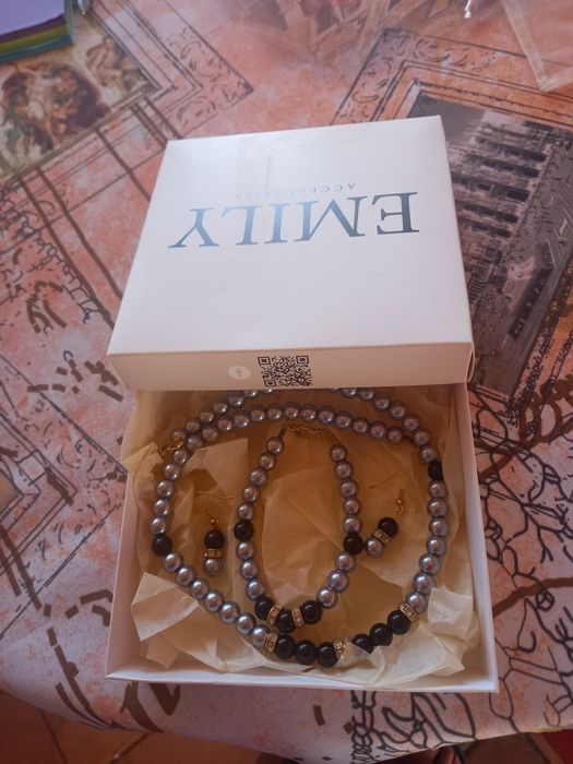 Комплект колие сребърни перли и ахат,гривна и обици