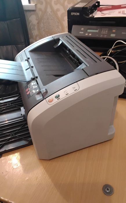 Printer sotiladi hp1010
