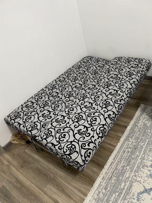 Отдам сломанный диван даром