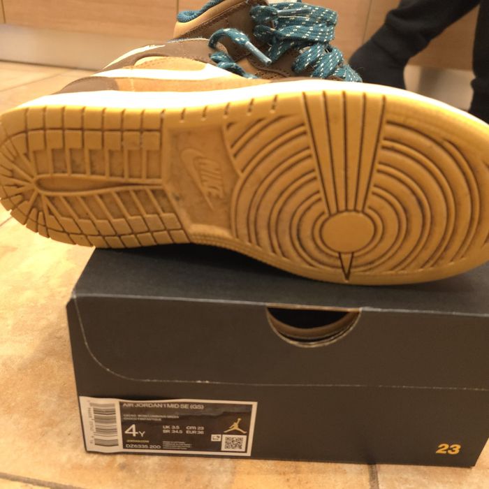 Air Jordan 1Mid SE (GS)