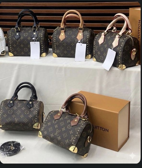 Сумочка в коробке и пыльнике