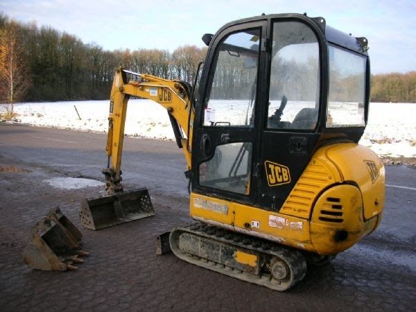 Inchiriez Miniexcavator Scule Si utilaje