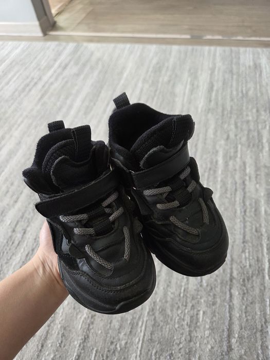 Детские кроссовки