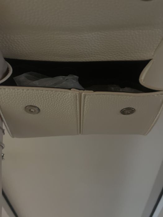 Малка сладурска бяла чантичка