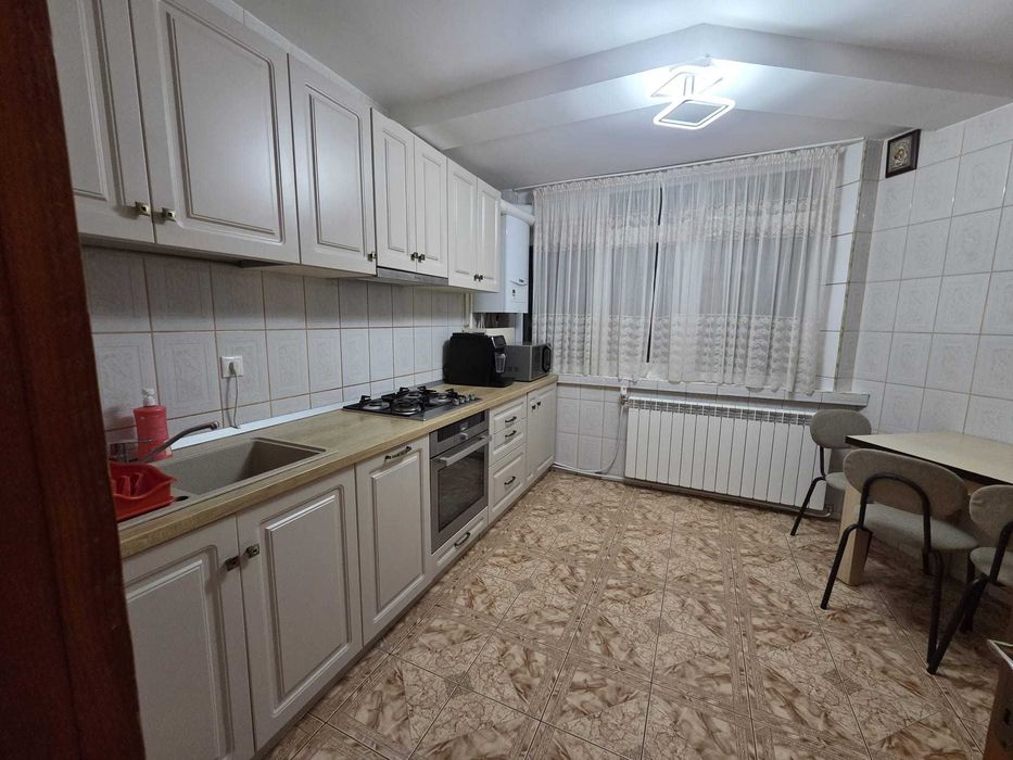 Apartament cu 3 camere etaj 2 in centru mobilat si utilat complet +aer conditionat