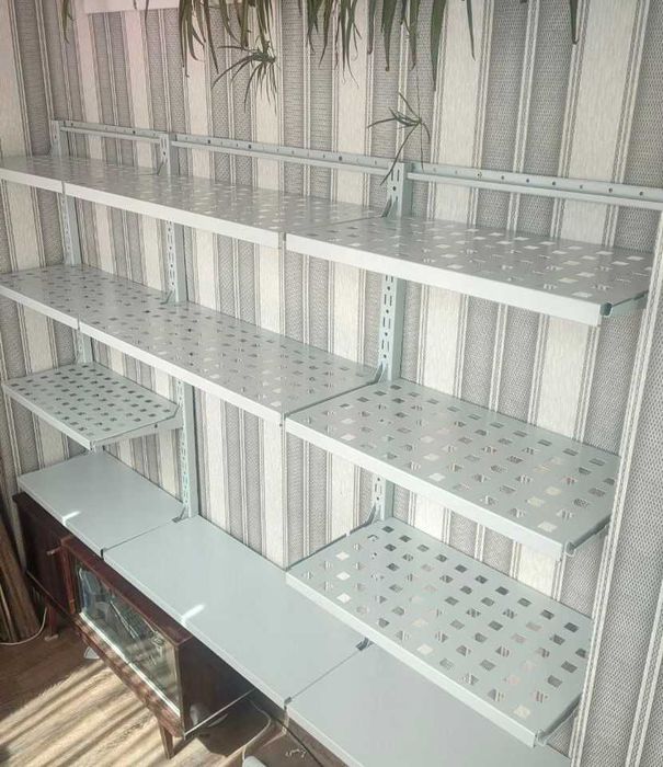 Настенные стеллажи по выгодной цене