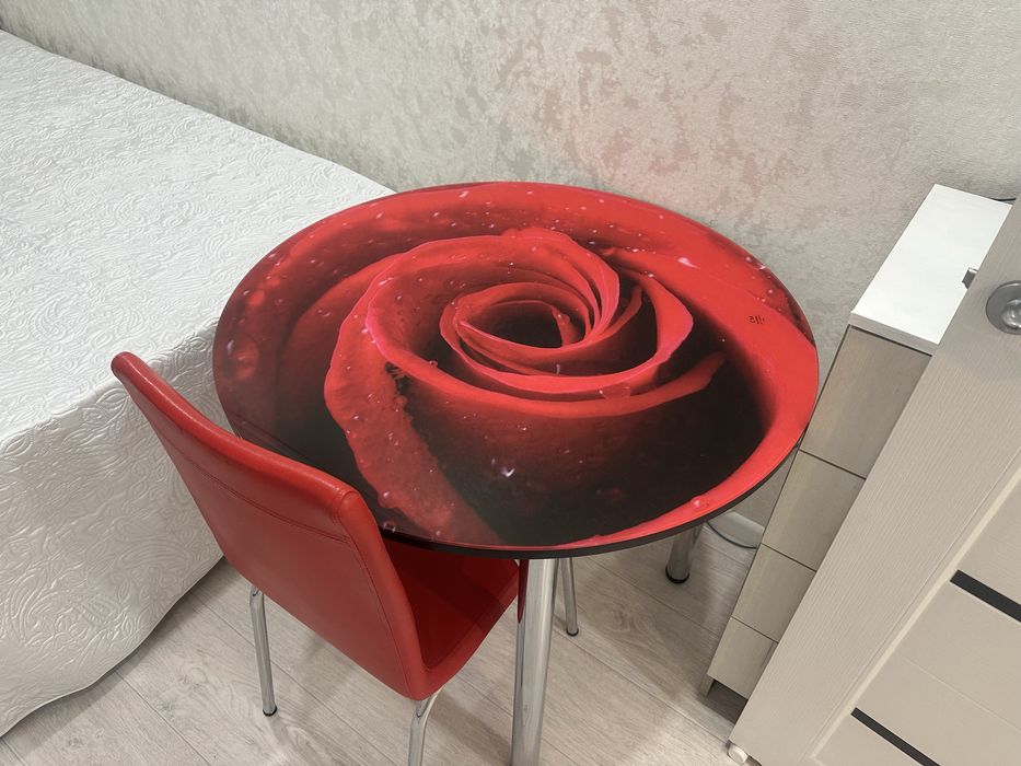 Продам стол круглый