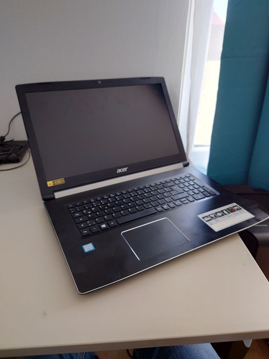 Acer 17,3 inch full HD• i5 8th gen• SSD 256• bateria 5 ore• Stare foarte buna • Windows 11
