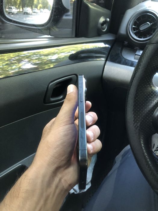 iphone 15 pro   .