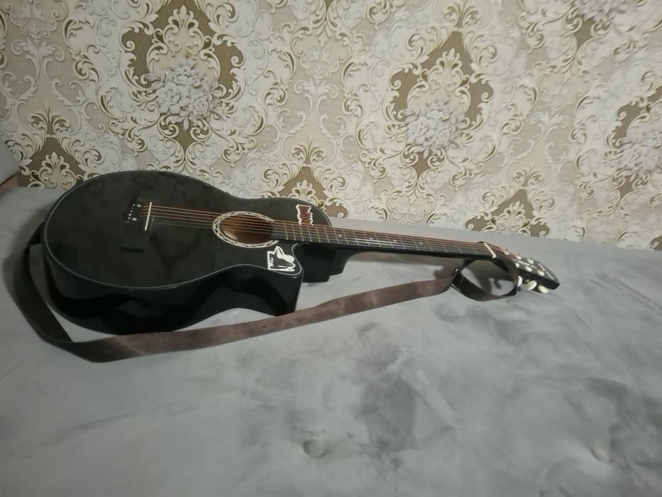 Продам гитару хорошая