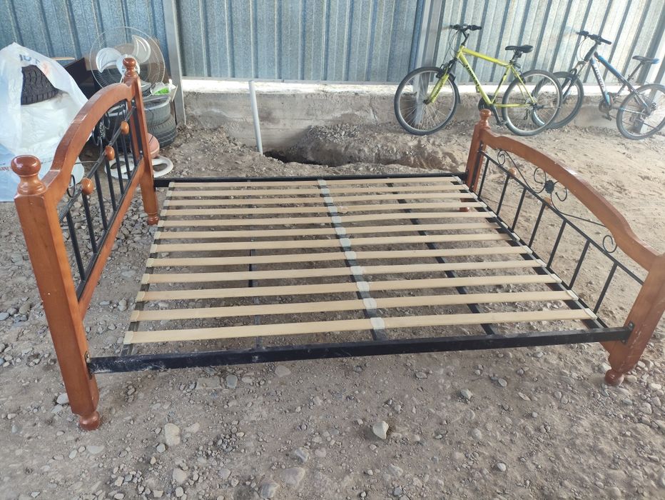 Продам 2 х спальную кровать