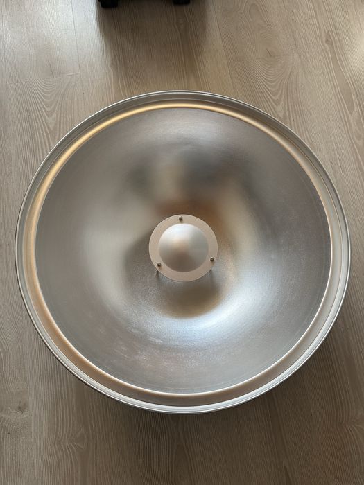 Modificatori lumina foto: Strip softbox, octobox, beautydish